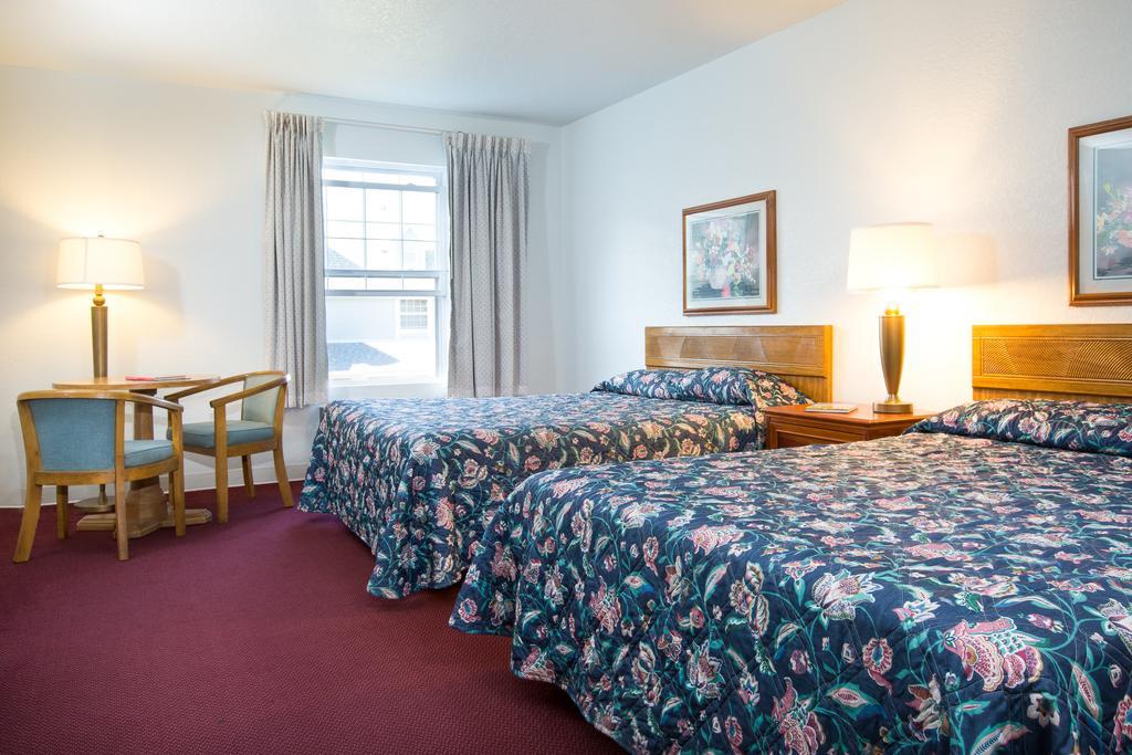 Clearwater Lakeshore Motel Mackinaw City Rum bild