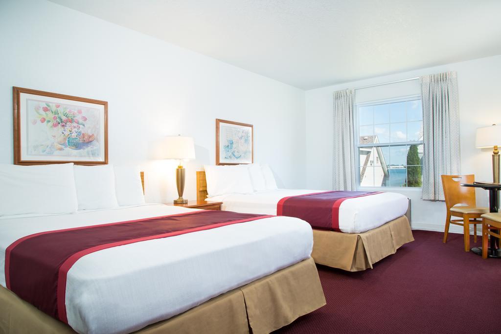 Clearwater Lakeshore Motel Mackinaw City Rum bild