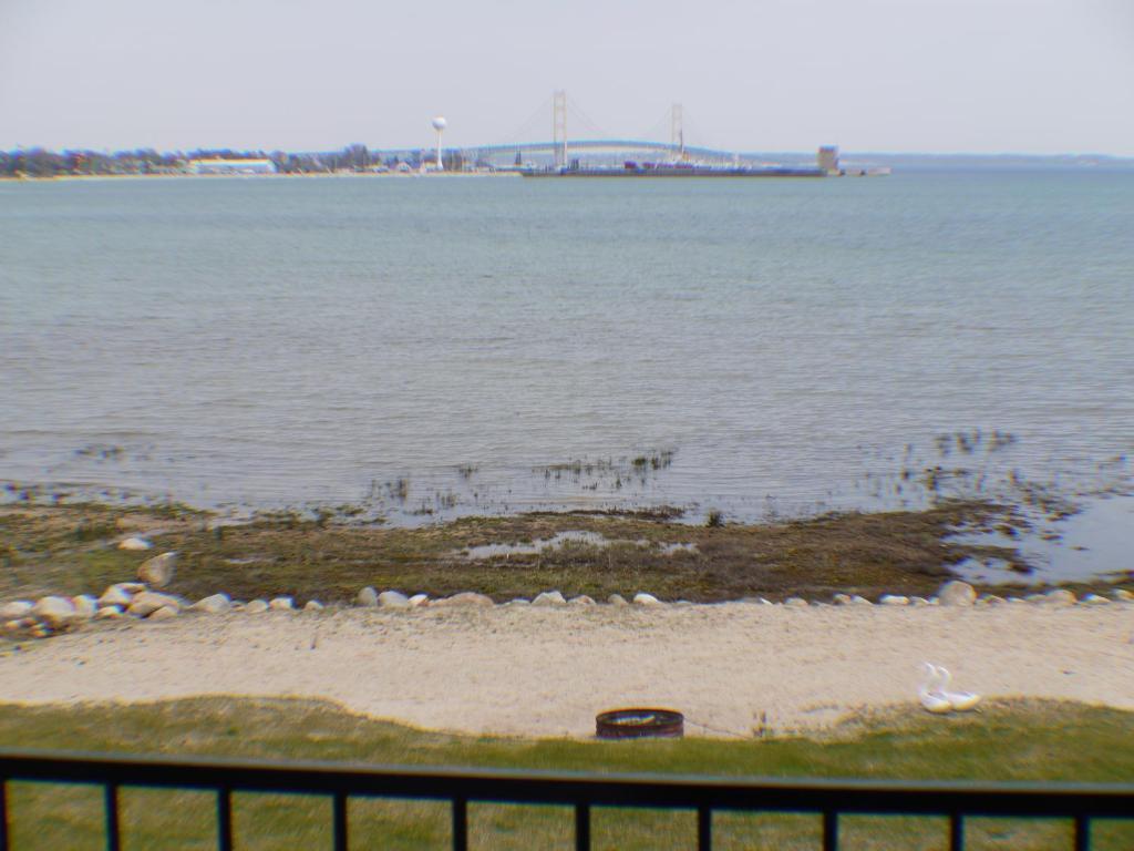 Clearwater Lakeshore Motel Mackinaw City Rum bild